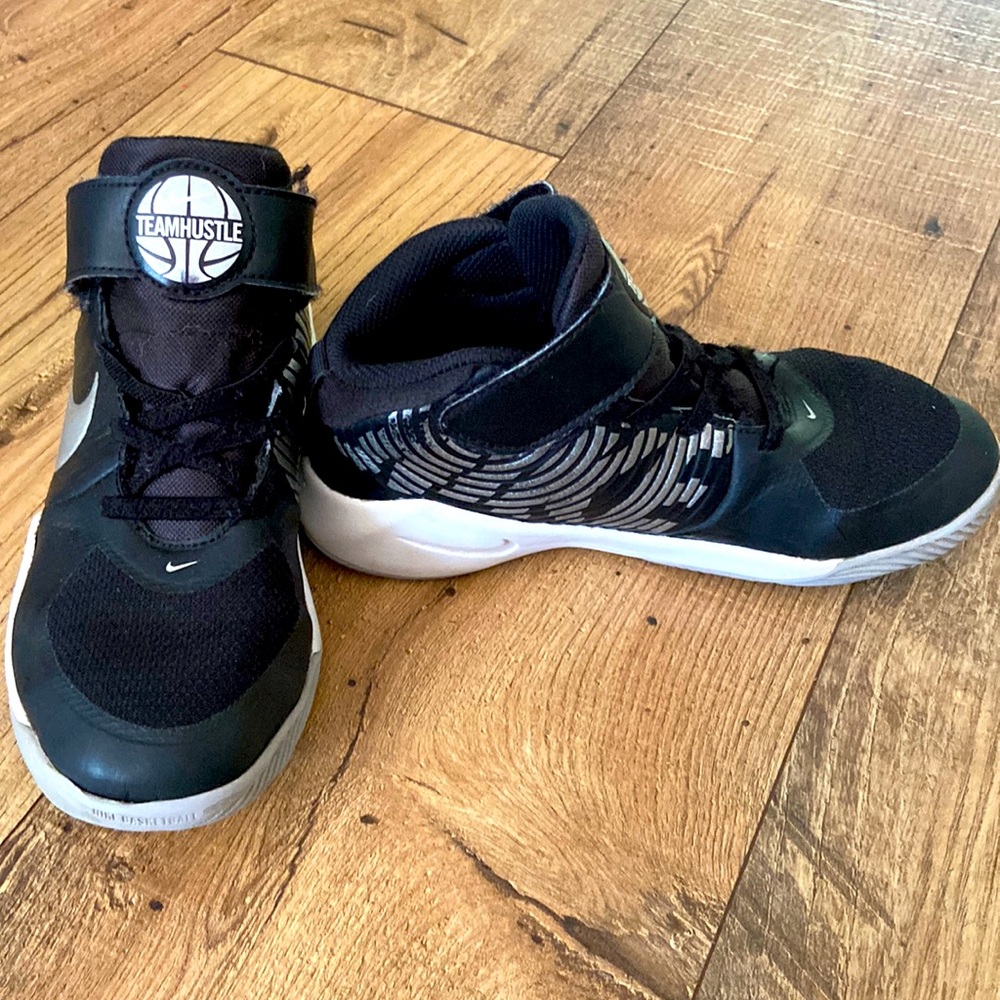 Used Basketball Shoes for Boys Size 2